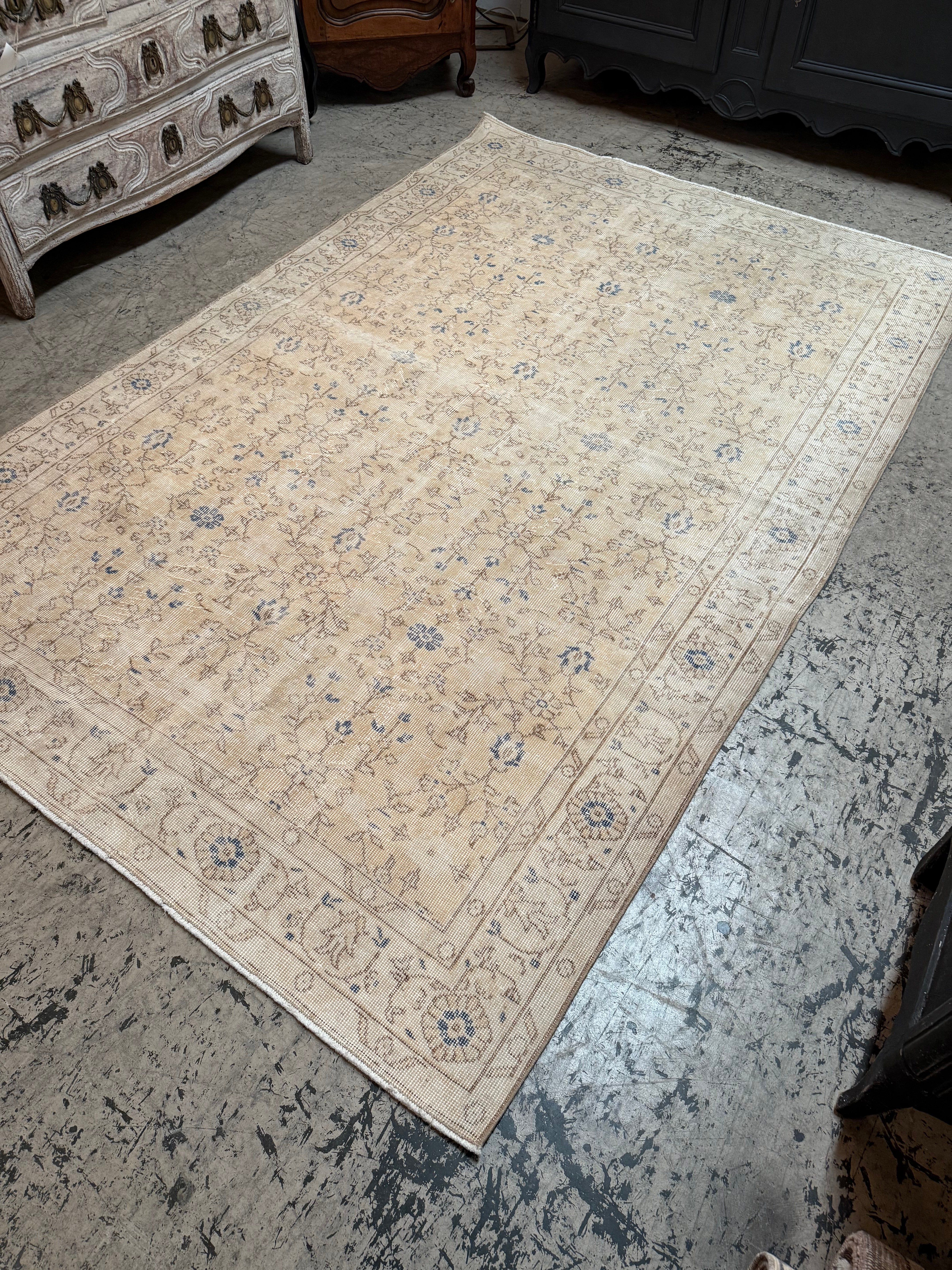 Vintage Turkish Rug - 268cmL x 172cmW
